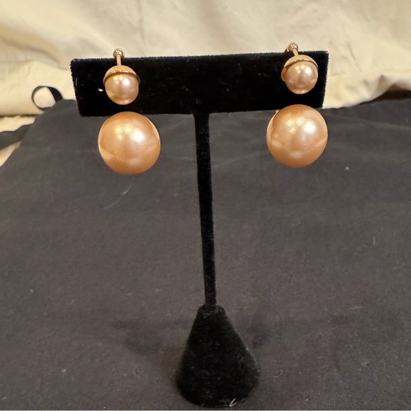 Christian Dior Classic Tribales pink blush Faux Pearl Earrings - Picture 1 of 5